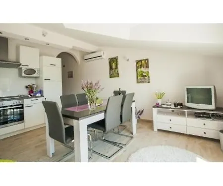 Zeljana Apartament Slatine